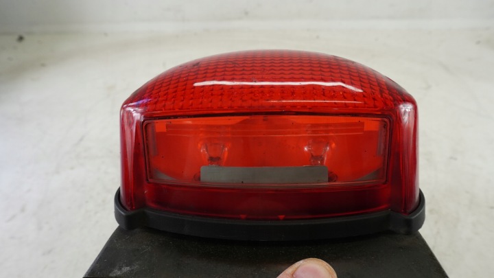 L364 YAMAHA TDM 850 4TX PHARE ARRIÈRE CHÂSSIS FIXATION