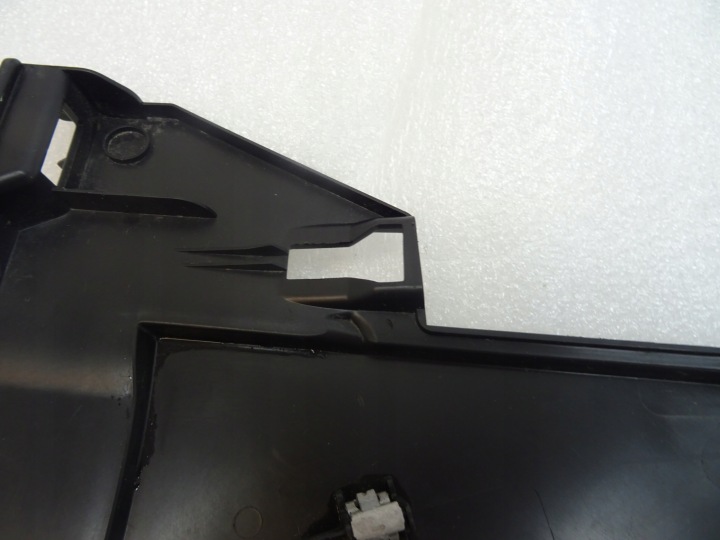 PEUGEOT 308 II T9 PROTECTION BOUCHON TABLEAU DE BORD DROITE 9802535877