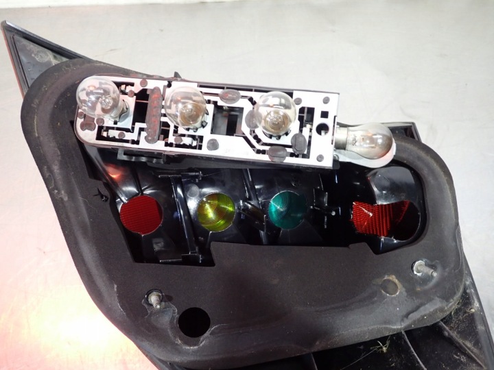 PHARE GAUCHE ARRIÈRE MERCEDES-BENZ W203 C180