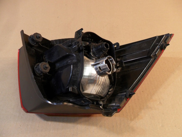 VW GOLF VII 7 BERLINE COMPACTE 2012-17 PHARE ARRIÈRE DROITE