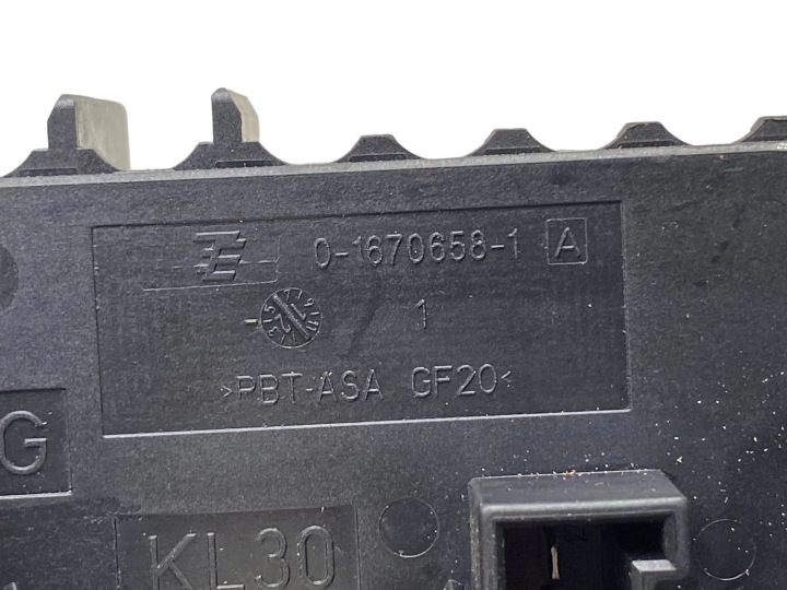 MERCEDES-BENZ C W204 2012 CHÂSSIS MODULE FUSIBLES
