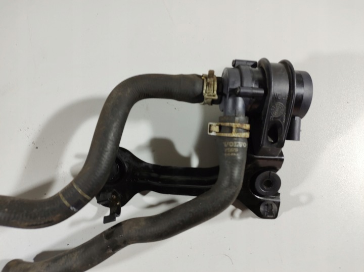 VOLVO V40 2.0 D4 12- POMPE EAU 31338759