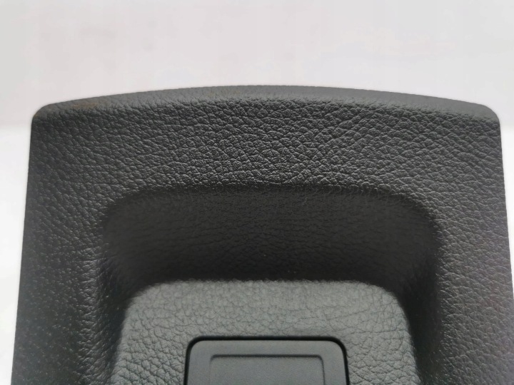 MERCEDES-BENZ EQA 2022 AVEC ARRIÈRE PRISE RACCORD USB