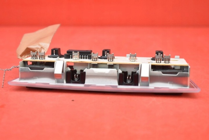 AMPOULE ÉCLAIRAGE INTÉRIEUR AVANT 6912631 BMW E60 E61 03-07