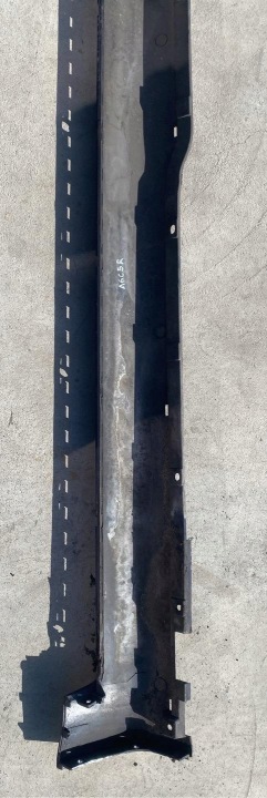 MOULURE SEUIL EXTÉRIEUR DROITE CÔTÉ AUDI A6 C5 RESTYLAGE (2001 2005)