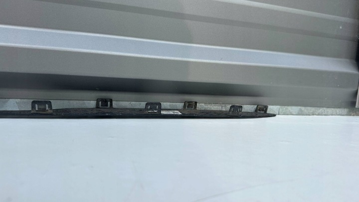 PORSCHE TAYCAN 9J1 DROITE CÔTÉ MOULURE SEUIL LATÉRALE 9J1853057C