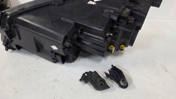 PHARE AVANT DROITE PROJECTEUR SKODA KAROQ LED