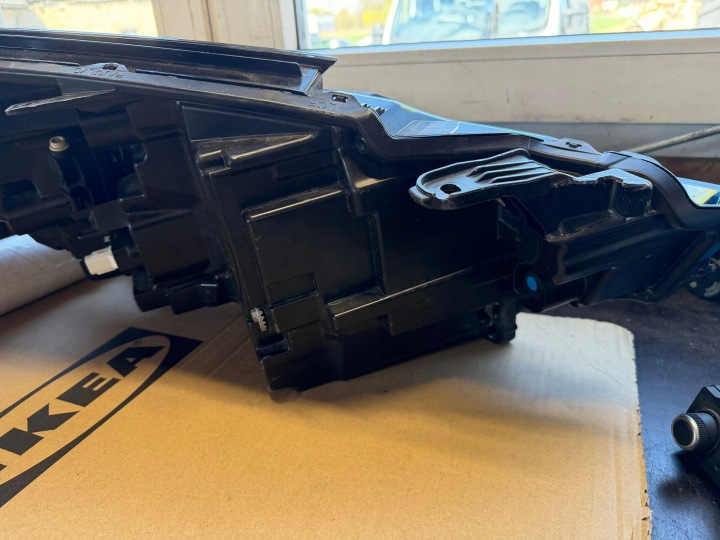 PROJECTEUR GAUCHE CÔTÉ TOYOTA C-HR II 81150F4240