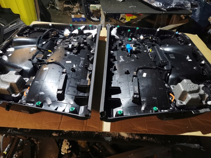 COLLECTEUR PORTES GAUCHE DROIT AVANT HYUNDAI IONIQ 5 82310-GI010 82320-GI010