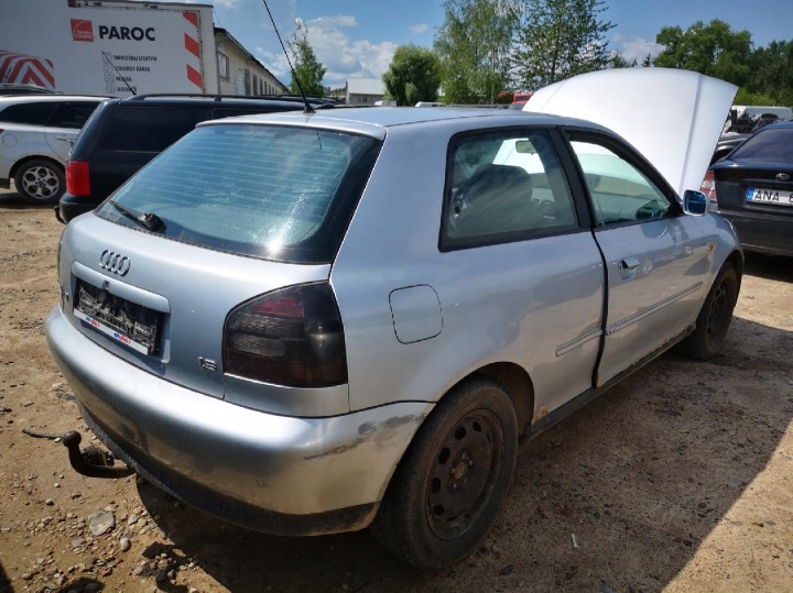 AUDI A3 PIÈCE AUTOMOBILE 1998 1.6L 8L0880201H