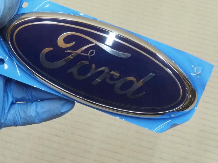 EMBLÈME INSIGNE LOGO FORD FOCUS MONDEO KUGA CN15-8B262-AA 7U5A-19H250-AA