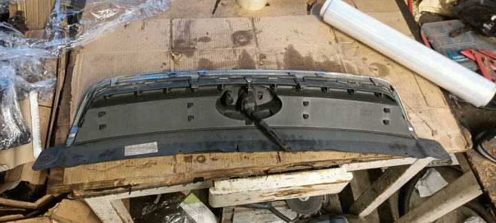 FORD OE 8V41-R7081-A CALANDRE GRILLE