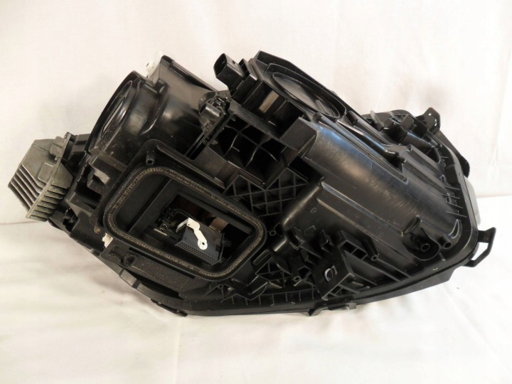 PROJECTEUR AVANT CÔTÉ GAUCHE MERCEDES-BENZ EQA A2439062701KZ