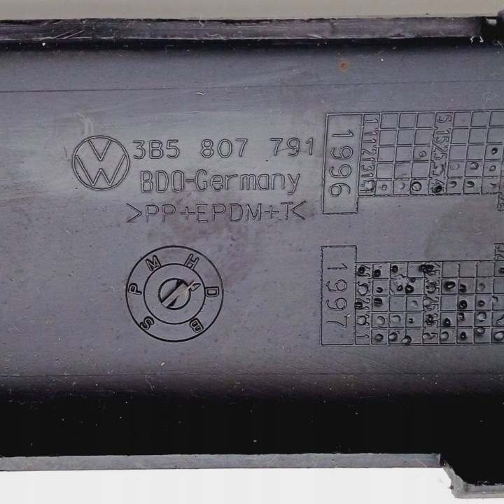 MOULURE PARE-CHOCS GAUCHE ARRIÈRE VW PASSAT B5 3B5807791 NR70