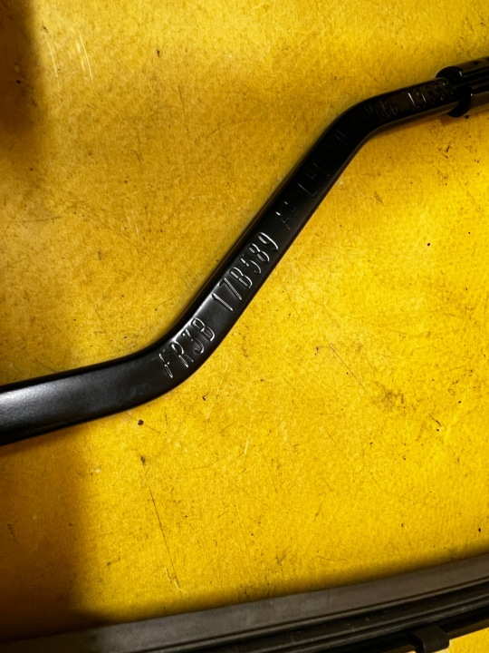 ENSEMBLE BRAS DE SUSPENSION ESSUIE-GLACES AVANT FORD MUSTANG VI USA