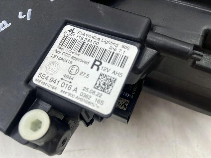 SKODA OE 5E4941016A PHARE