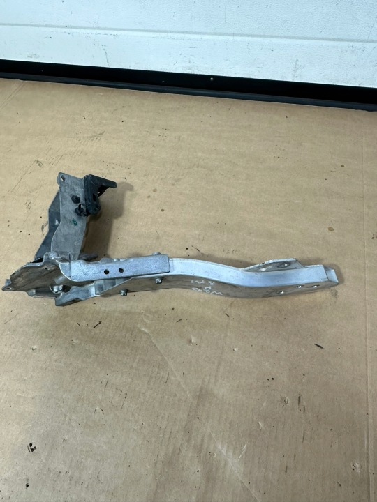 SUPPORT DROIT PANNEAU AVANT RENFORCEMENT OCULAIRE MERCEDES W213 SM