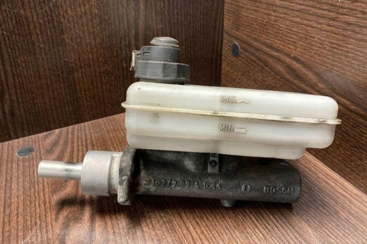 PISTON DE FREIN IVECO DAILY IV FLATBED 21027999 3.0L DIESEL 107KW