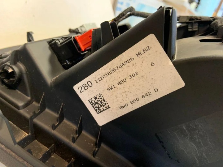 BOÎTE À GANTS AUDI A4 (8K2, B8) 8W1880302 2.0L GASOLINE 2018