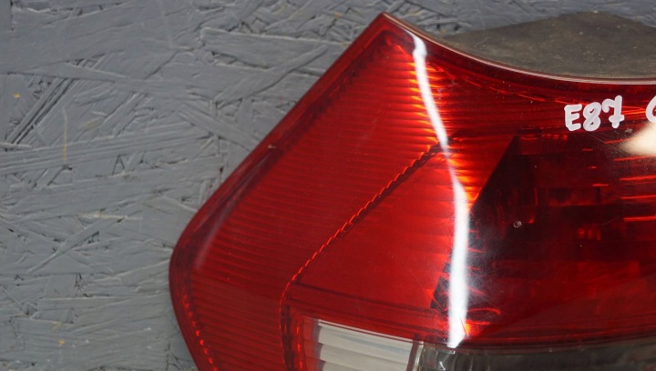 BMW E87 PHARE GAUCHE ARRIÈRE (C1985)