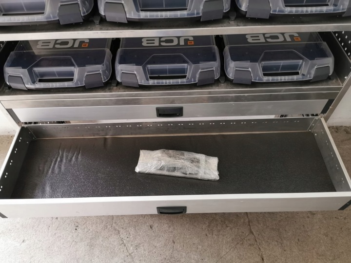 CARROSSERIE DOUILLE DE SERVICE ATELIER CRAFTER SPRINTER TRANSIT MAN TGE IVECO