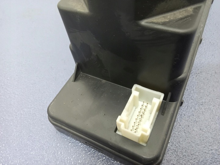 MERCEDES W210 POMPE CENTRAL SERRURE 2108002248