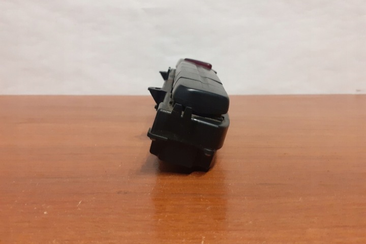 BOUTON D'URGENCE MERCEDES-BENZ VIANO (W639) 6878 2005