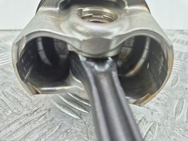 PISTON AVEC BIELLE MERCEDES C300 W204 0821RA M272.947