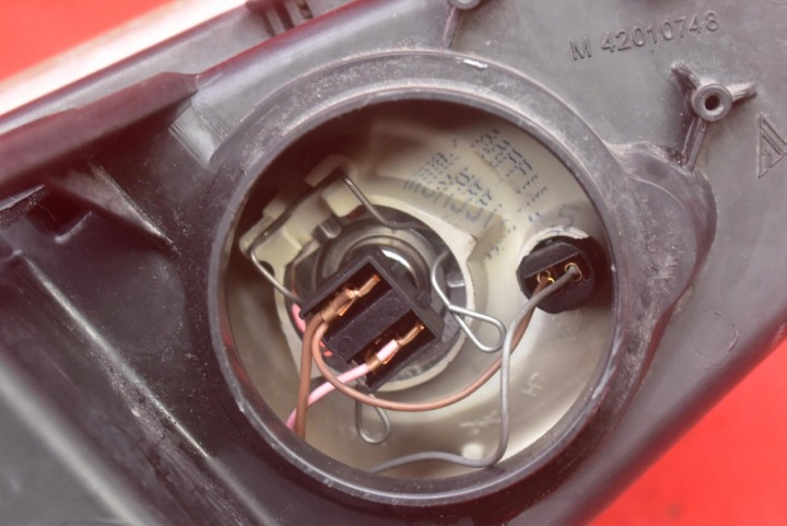 PROJECTEUR GAUCHE PHARE AVANT LENTILLE EUROPE 9656668880 PEUGEOT 407 SW 04-10