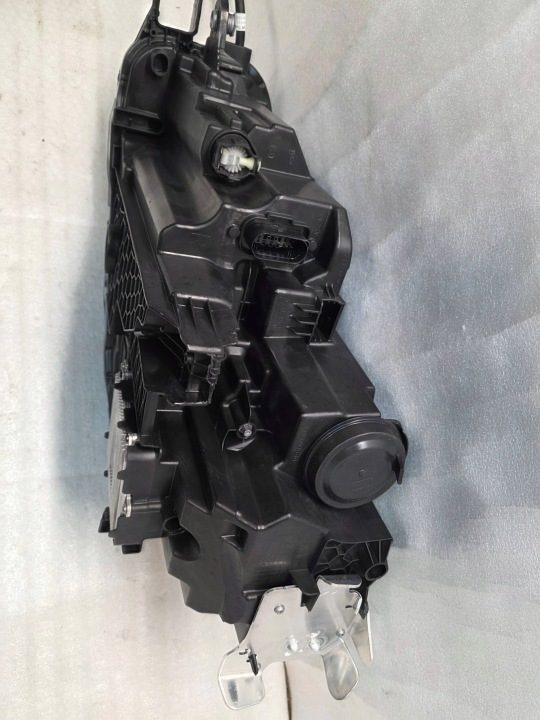 PROJECTEUR AVANT CÔTÉ DROITE SKODA SUPERB B9 3P1941016B GENUINE
