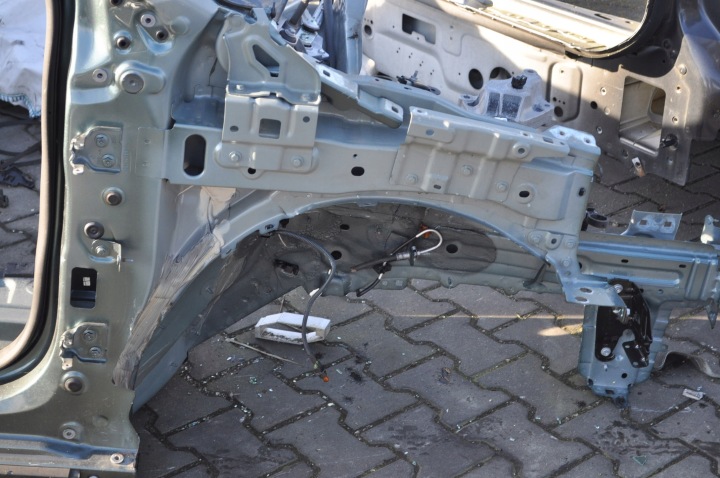 DACIA SANDERO III 2025R QUART LONGERON DROIT AVANT PEINTURE TEDQK