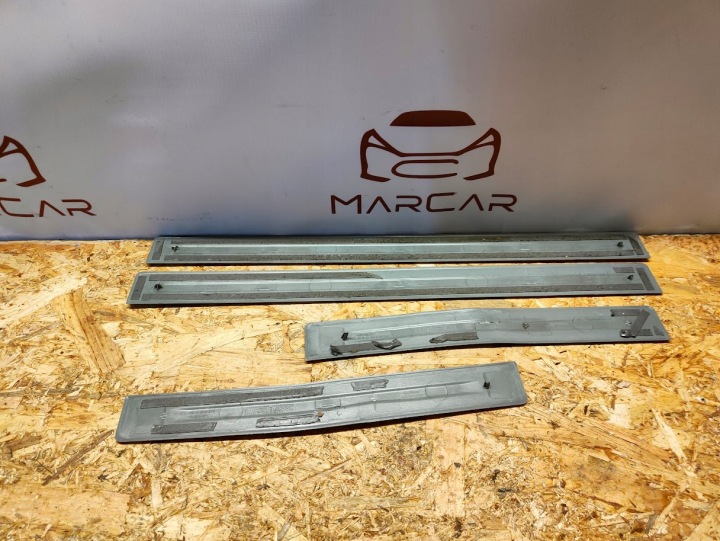 BAGUETTES DÉCORATIF REVÊTEMENTS SEUIL MERCEDES W212 A2126861136