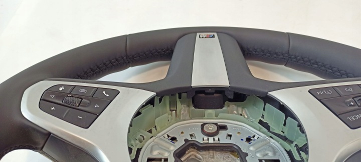 VOLANT BMW 1 F40 32308746675