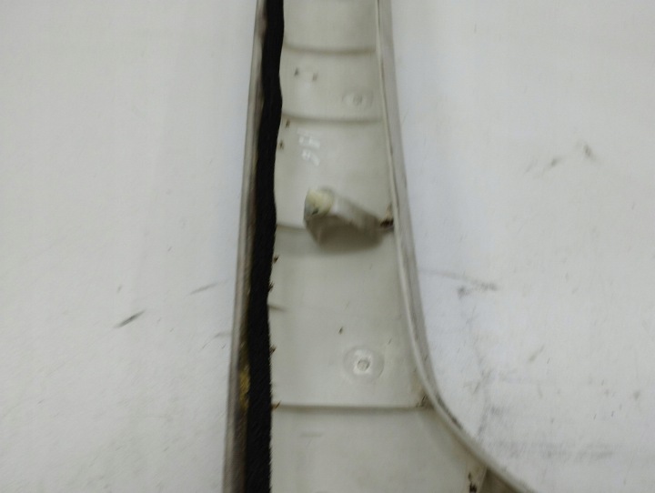TOYOTA COROLLA VERSO AR10 2007 GAUCHE PROTECTION MONTANTS VITRES AVANT A