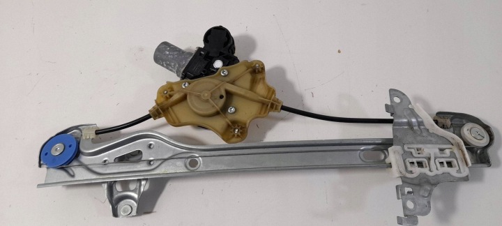 TOYOTA COROLLA E21 UNIVERSEL ÉLÉVATEUR VITRES ARRIÈRE DROIT 6983002681 (SK122)