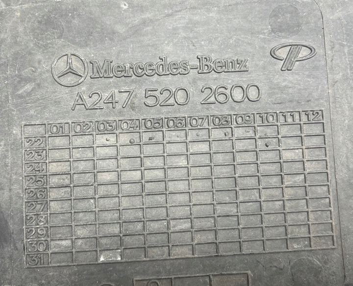 MERCEDES 247 118 CLA PLAQUE PROTECTION CHÂSSIS PRZECIWBLOTNA A2475202600