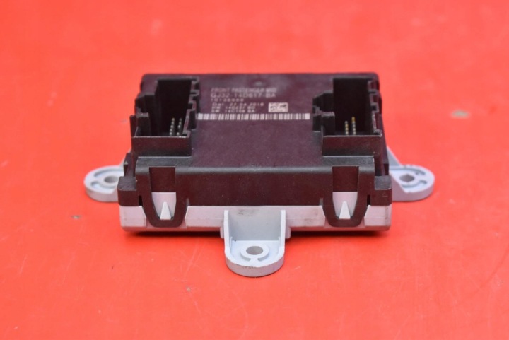 CONTRÔLEUR MODULE PORTES DROIT AVANT GJ32-14D617-BA JAGUAR F-PACE X761 16-20