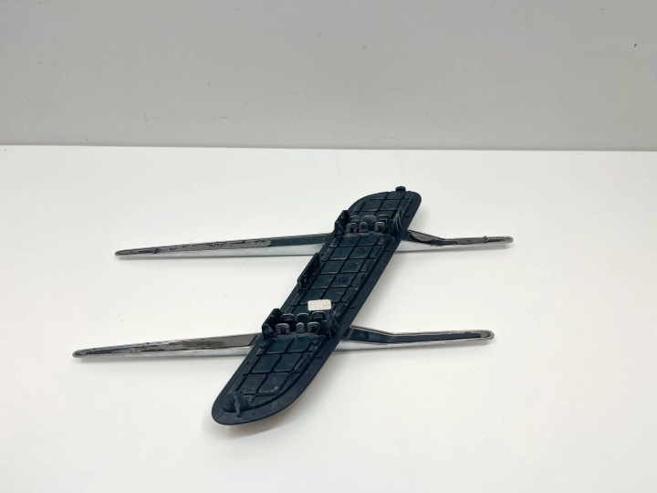 MOULURE AVANT GAUCHE GARDE-BOUE MERCEDES-BENZ SL (R231) A2316900179