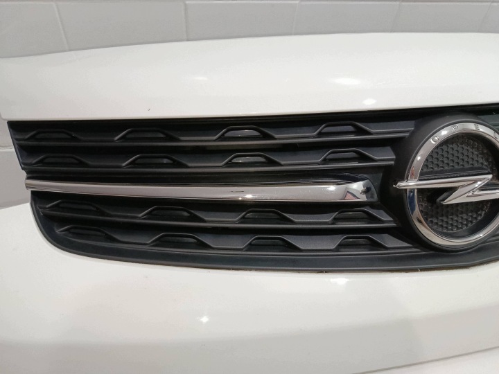 GRILLE CALANDRE HAUT PARE-CHOCS OPEL VIVARO C ZAFIRA D HAL 238