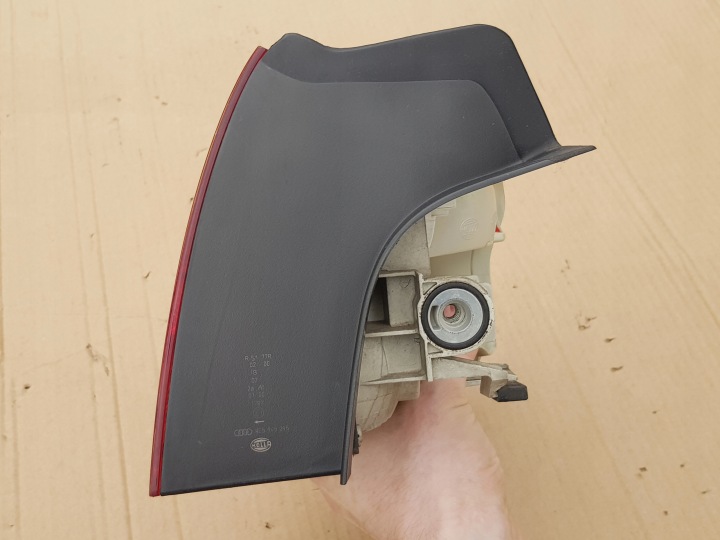 PHARE GAUCHE ARRIÈRE DANS AILE AUDI A4 B7 BERLINE 2004-2008 SUPER ÉTAT