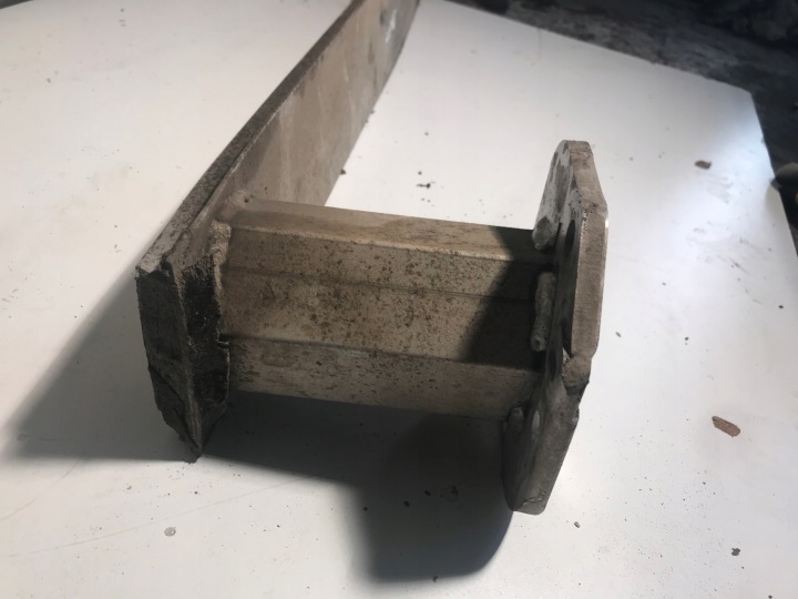 GLISSIÈRE AMORTISSEUR POUTRE PARE-CHOCS ARRIÈRE 15655AK CITROEN DS4