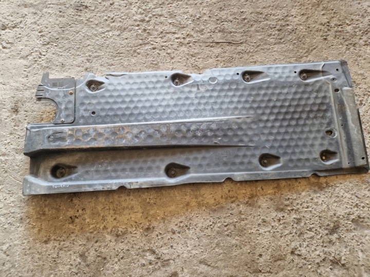 PROTECTION CHÂSSIS GAUCHE VW TOURAN I 06-10 LIFT 2.0 TDI 170KM