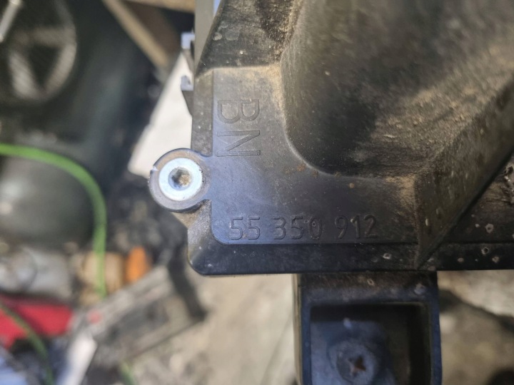CHÂSSIS FILTRE AIR OPEL VECTRA C 1.9 CDTI 55350912