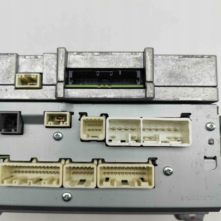 RADIO AVEC NAVIGATION TOYOTA PRIUS PLUS (_W4_) CVVS04F1AJA 31055801 1.8L 100KW
