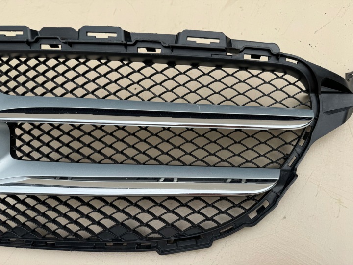 MERCEDES C-KLASA A205 W205 GRILLE CALANDRE PARE-CHOCS AVANT AVANT A2058800183
