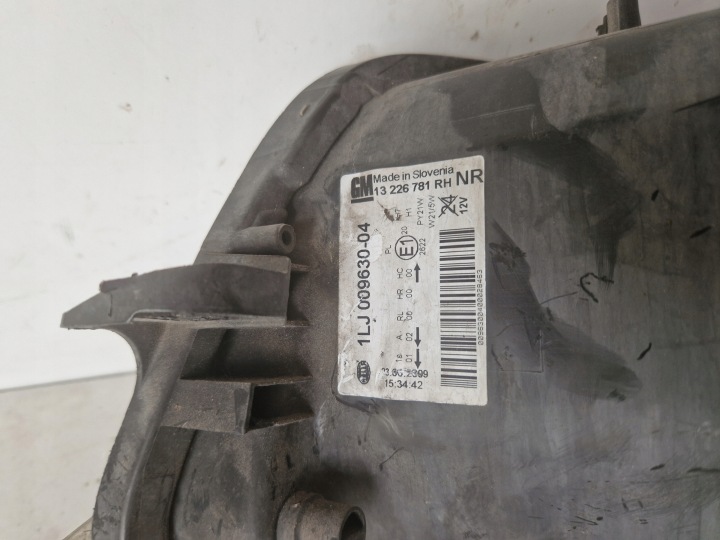 PHARE DROIT AVANT ANGLAIS OPEL INSIGNIA A 13226781
