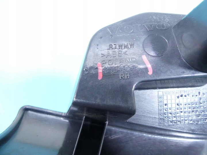 VOLVO V60 31348251 PROTECTION SEUIL DROIT ARRIÈRE