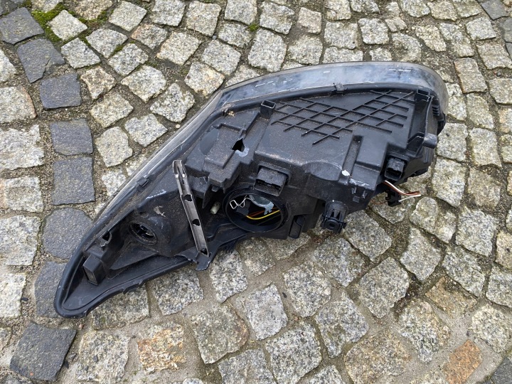 RENAULT MEGANE III PHARE DROITE AVANT 260100923R ORIGINAL