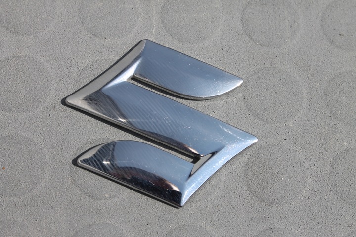 INSIGNIA DE TAPA DE MALETERO PARTE TRASERA GRAND VITARA II 05-14 