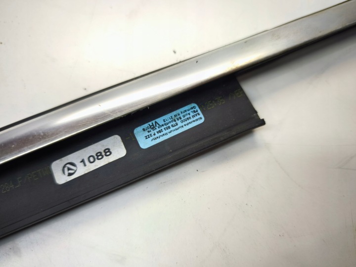 MOULURE RACLOIR VITRE PORTES DROIT AVANT CHROME AUDI A5 8T 8T8853284F 2ZZ
